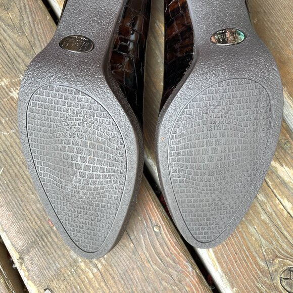 EUC Stuart Weitzman Cocoa Crocodile Patent Pumps in Womens 9M - Picture 16 of 16